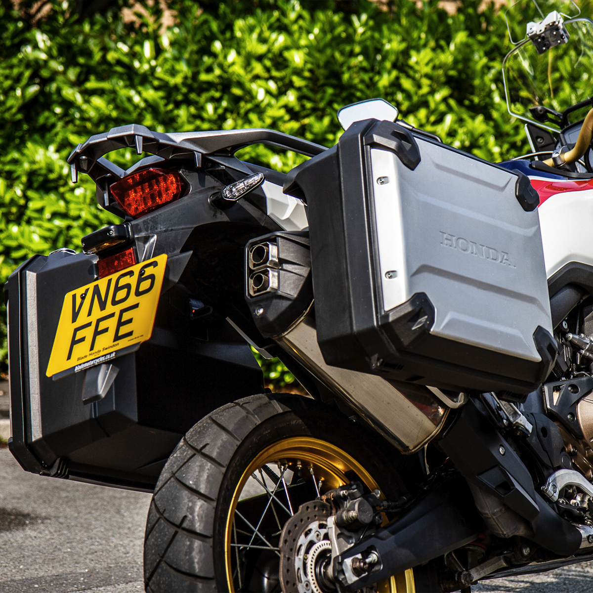 Honda CRF1000L Africa Twin – Tri Colour Paint Scheme Inc Accessories - Image 9