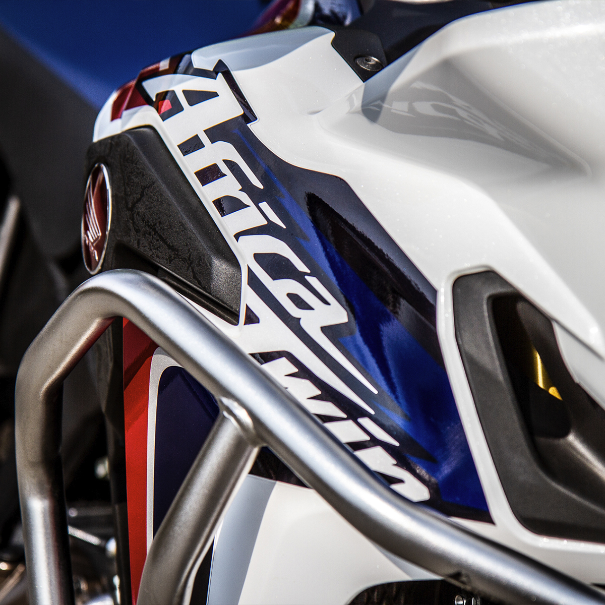 Honda CRF1000L Africa Twin – Tri Colour Paint Scheme Inc Accessories - Image 15
