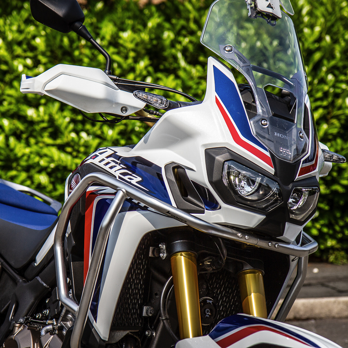 Honda CRF1000L Africa Twin – Tri Colour Paint Scheme Inc Accessories - Image 5