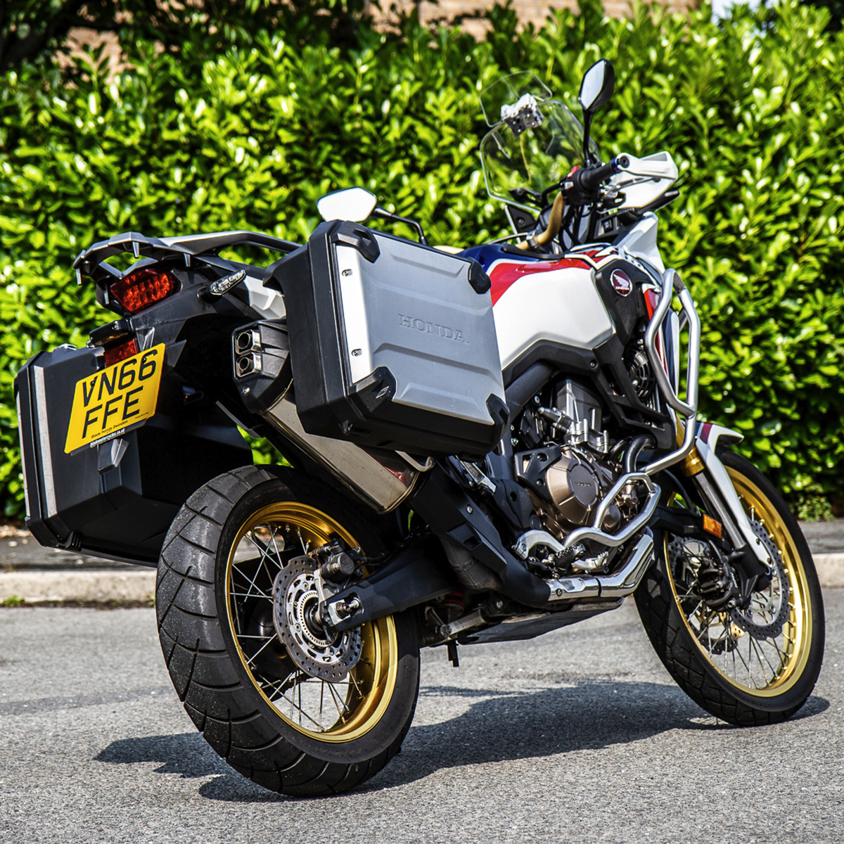 Honda CRF1000L Africa Twin – Tri Colour Paint Scheme Inc Accessories - Image 4