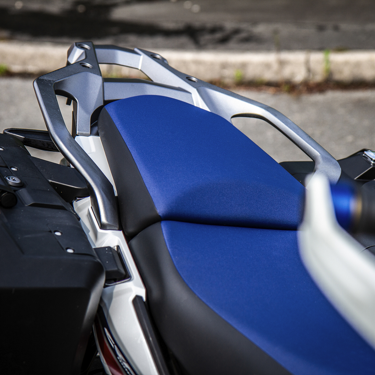 Honda CRF1000L Africa Twin – Tri Colour Paint Scheme Inc Accessories - Image 7