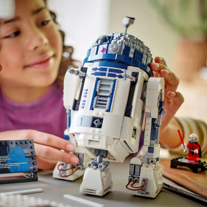 Lego R2-D2 - Moveable Display Piece